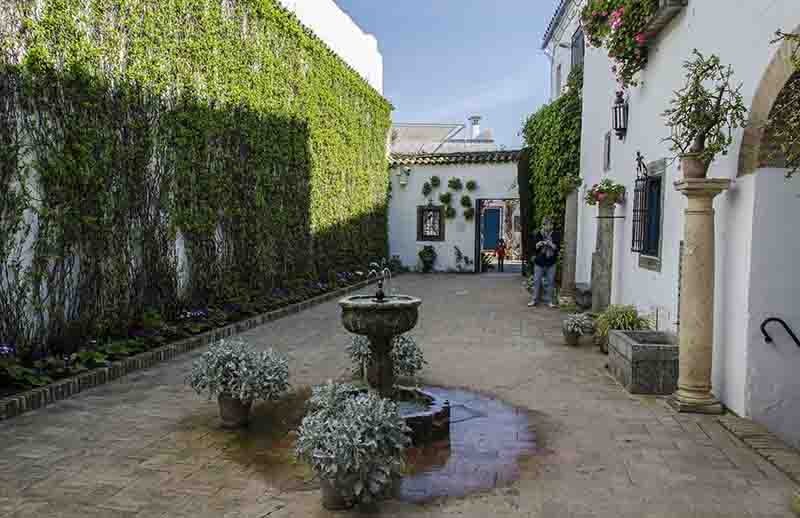 Córdoba 261 - palacio de Viana - patio de los Jardineros.jpg